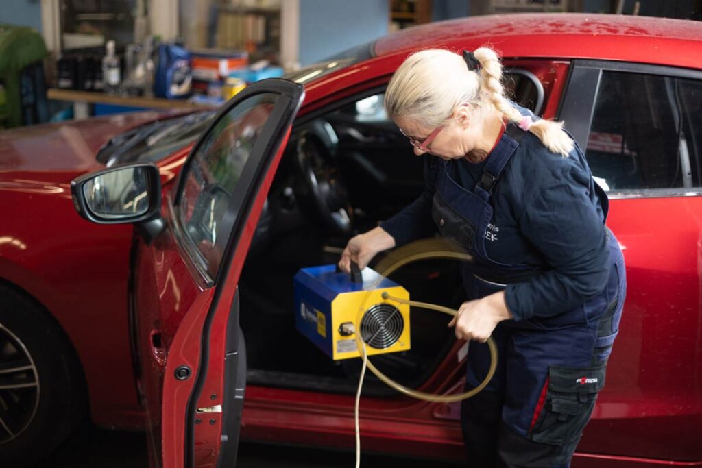 dezinfekcija ozonom autoservis Turek
